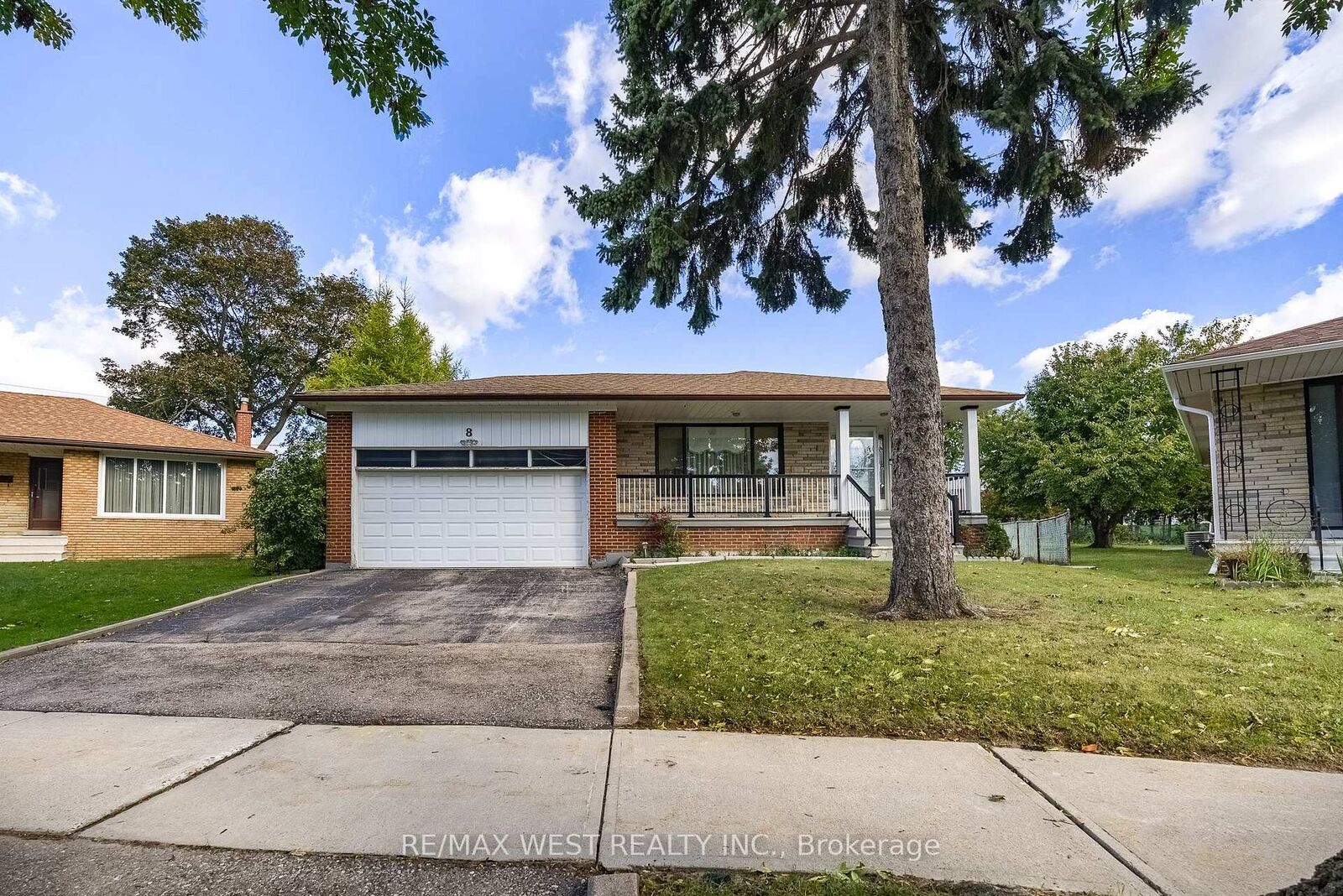 Property Photo:  8 Carswell Place  ON M9R 3K7 