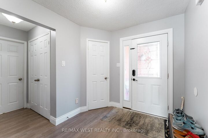 Property Photo: 19 Moore Place ON L4N 6N6