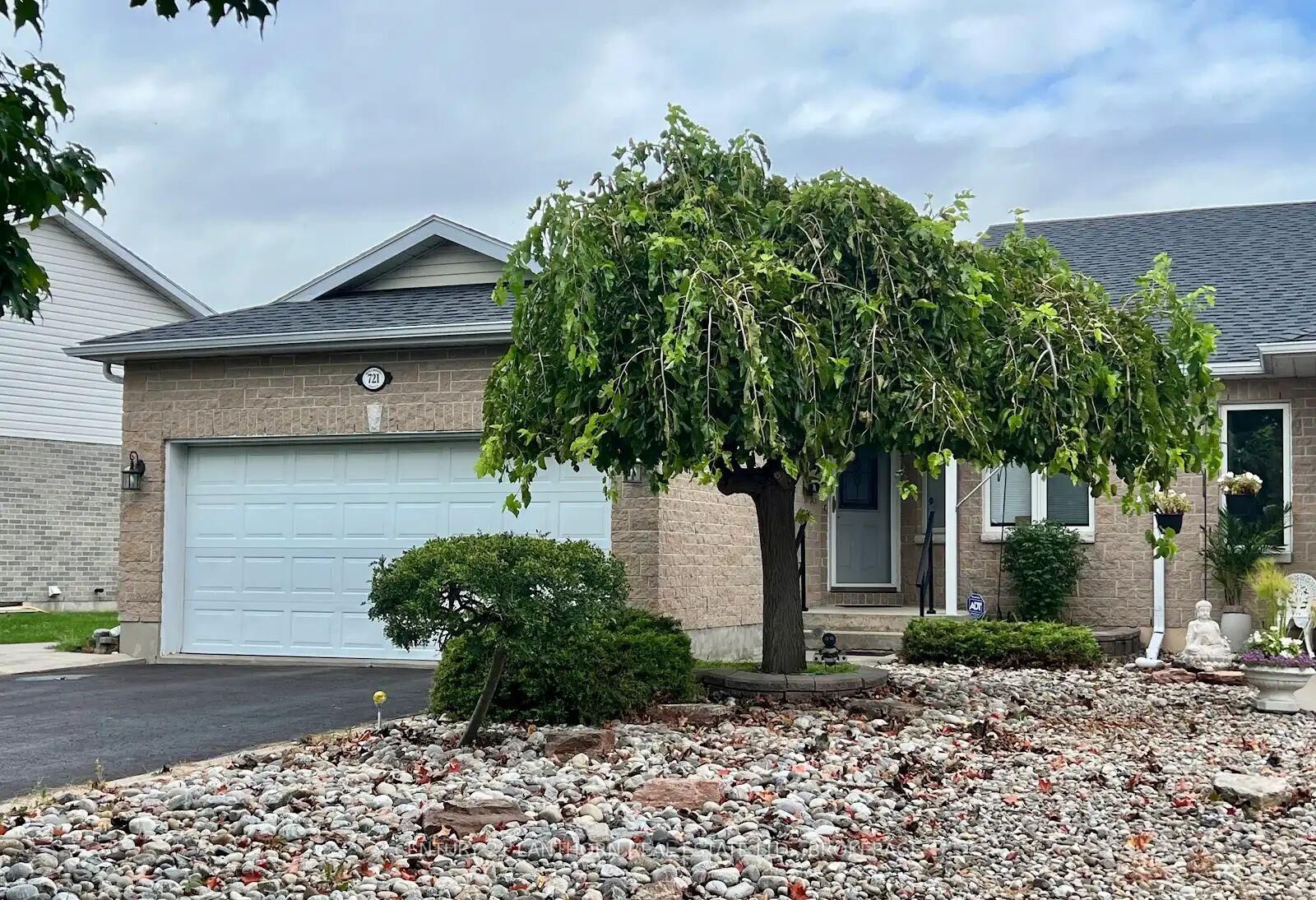 Property Photo:  721 Millwood Drive  ON K7M 8Z2 