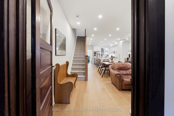 Property Photo:  350 Delaware Avenue  ON M6H 2T8 