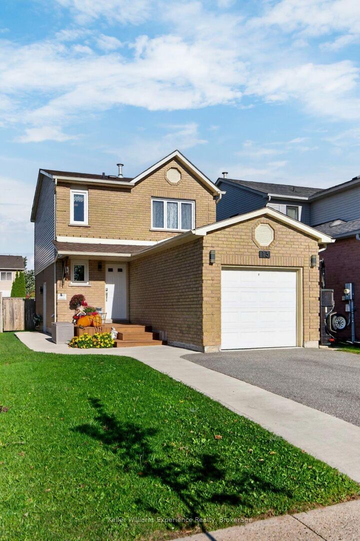 Property Photo:  13 Lindsay Court  ON L4M 6G5 