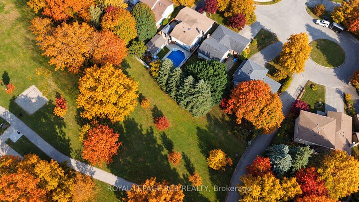 Property Photo:  137 White Pine Crescent  ON N2V 1B3 