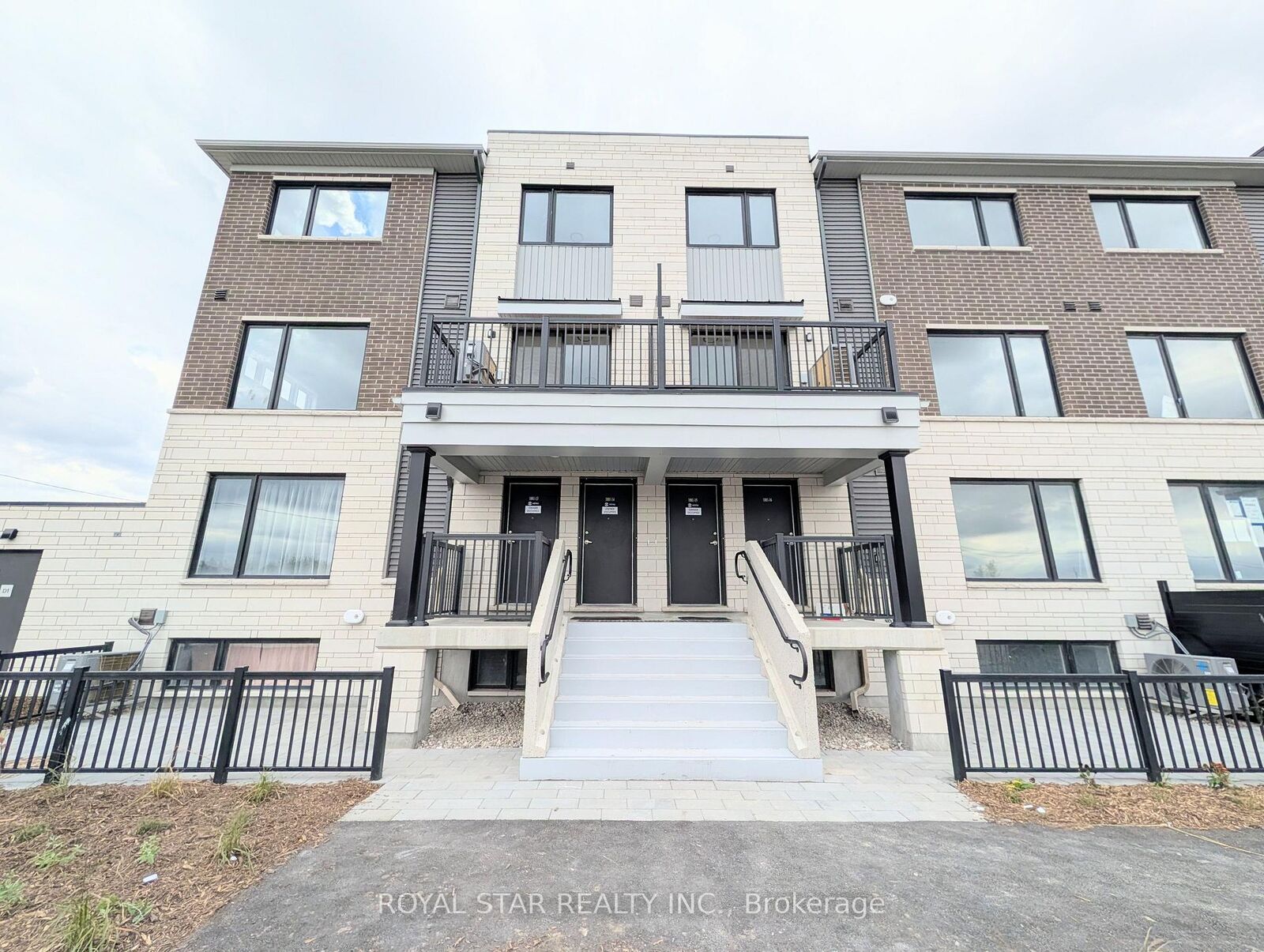 Property Photo:  1001 Glenroy Gilbert Drive 15  ON K2J 7N9 