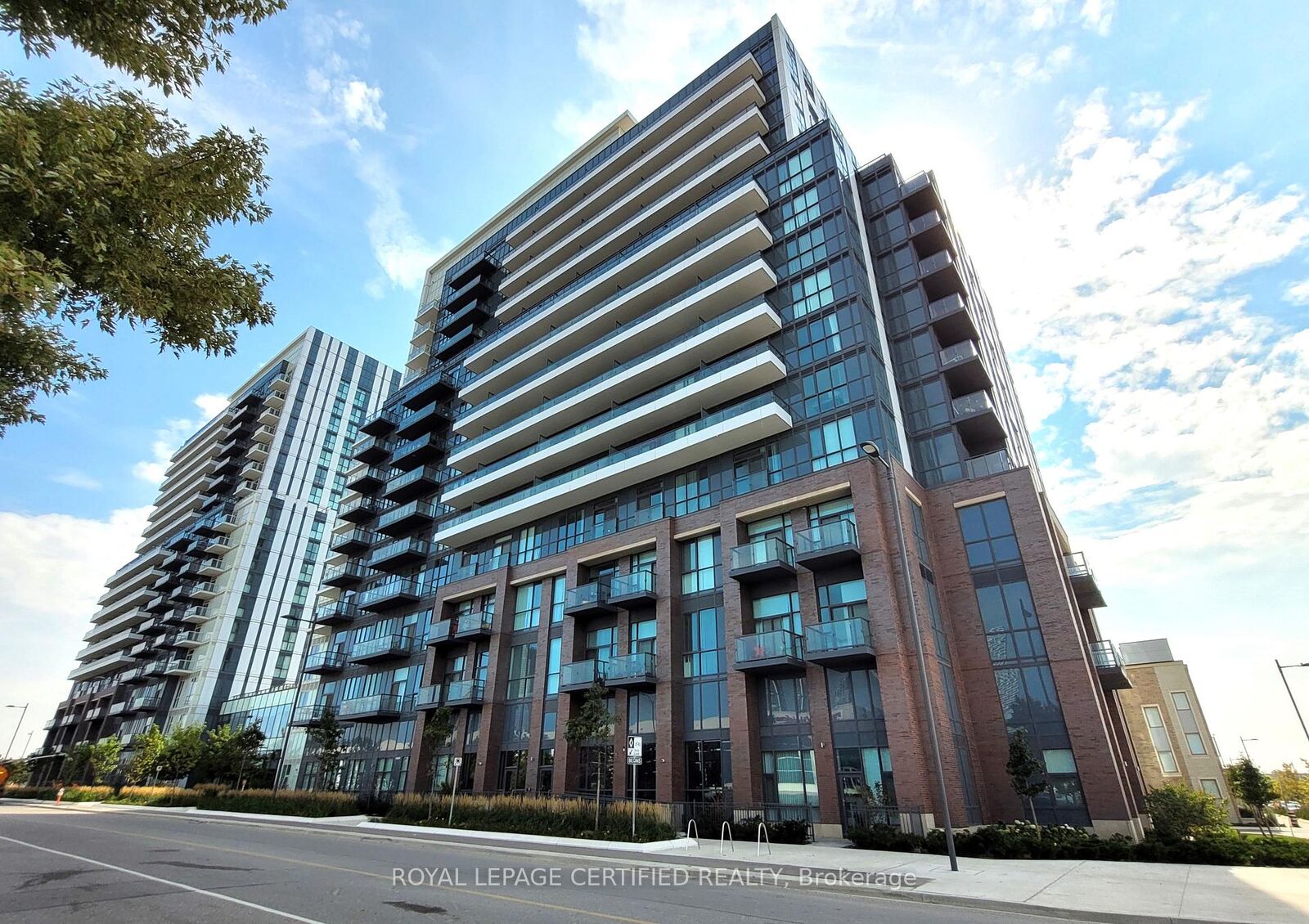 Property Photo:  10 Honeycrisp Crescent 503  ON L4K 0M7 