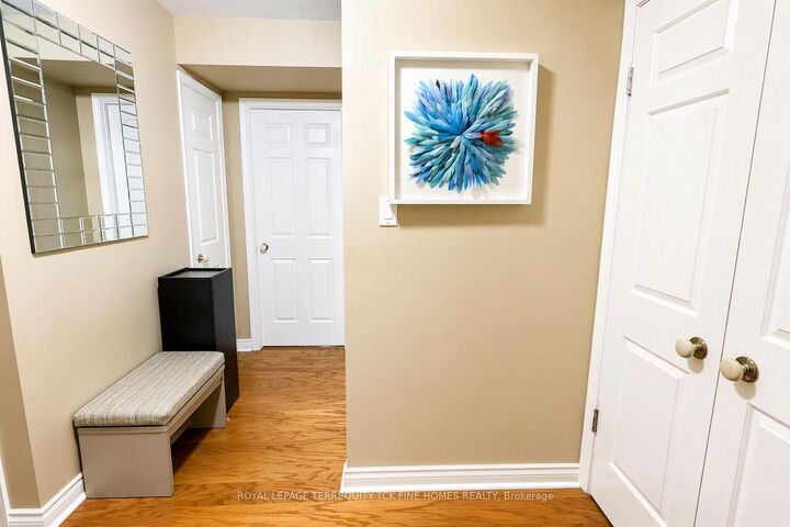 Property Photo:  55 Kingsbridge Garden Circle 210  ON L5R 1Y1 
