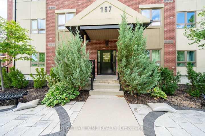 Property Photo:  157 Wellington Street E 304  ON L9R 0R7 