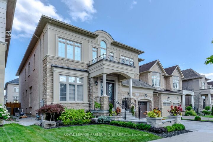 Property Photo:  107 Headwind Boulevard  ON L4H 4C7 