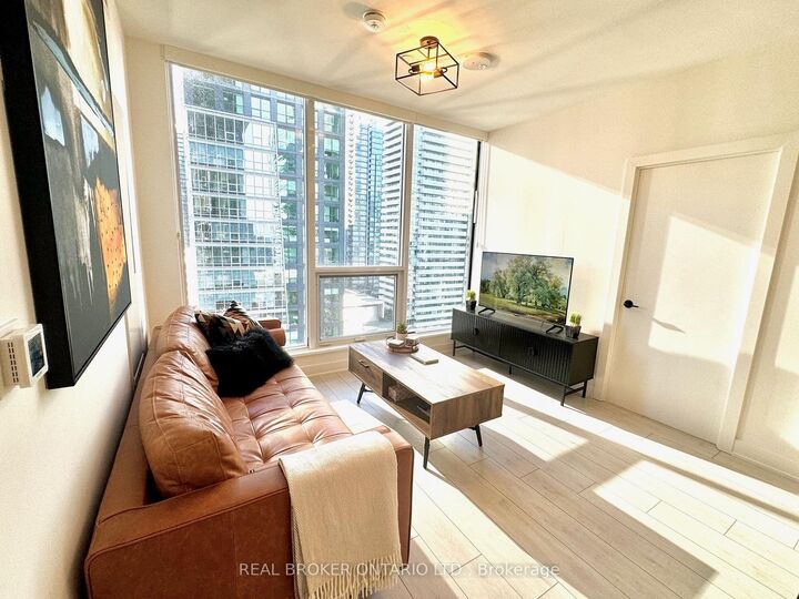 Property Photo:  15 Mercer Street 13  ON M5V 1H2 