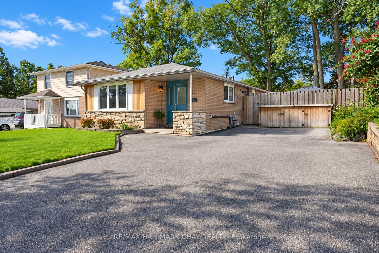 Property Photo:  11 Daphne Crescent Lower  ON L4M 2Y7 