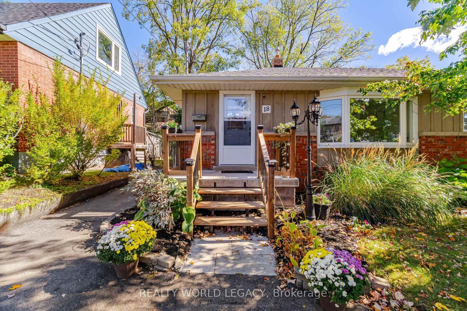Property Photo:  18 Delsey Street  ON L9H 1S1 