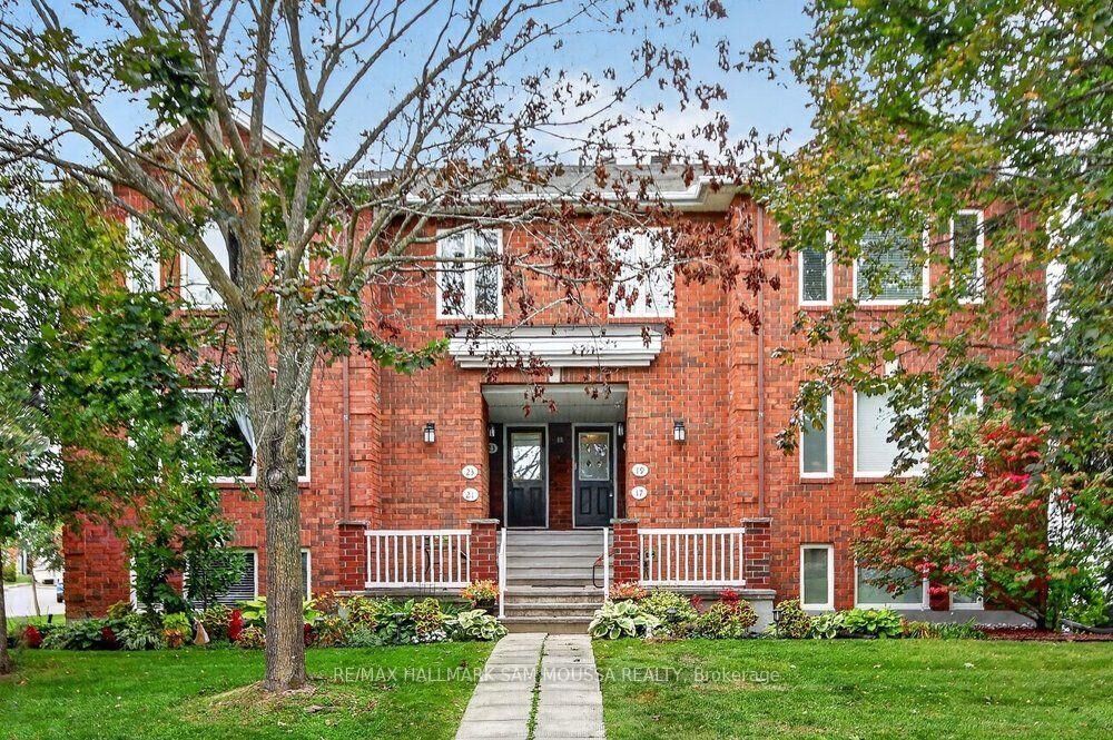 Property Photo:  19 Colchester Square  ON K2K 3A1 