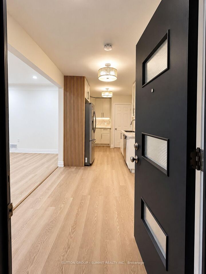 Property Photo:  9 Grenadier Drive  ON L8T 4C7 