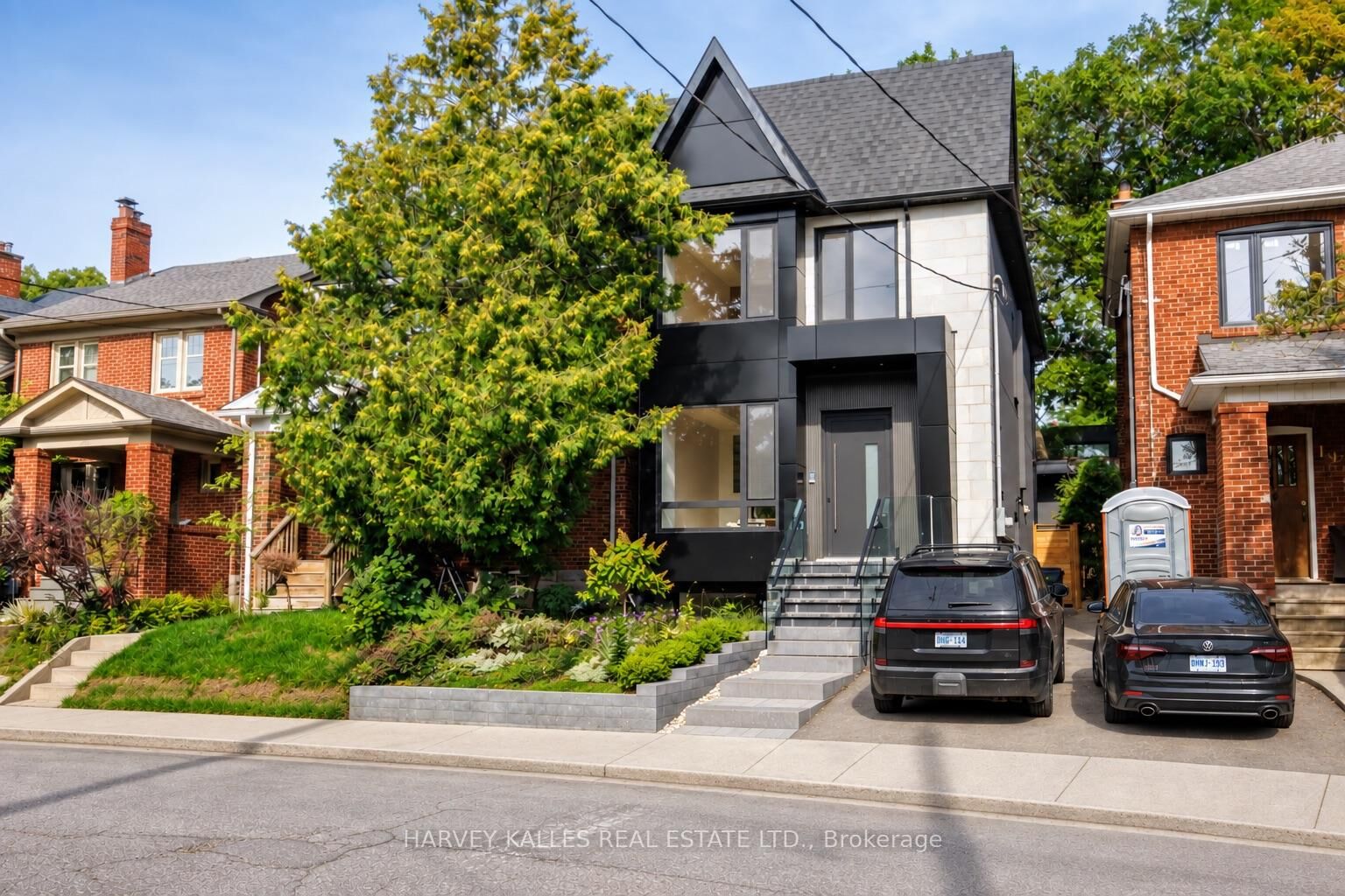 Property Photo:  199 Arlington Avenue  ON M6C 2Z4 