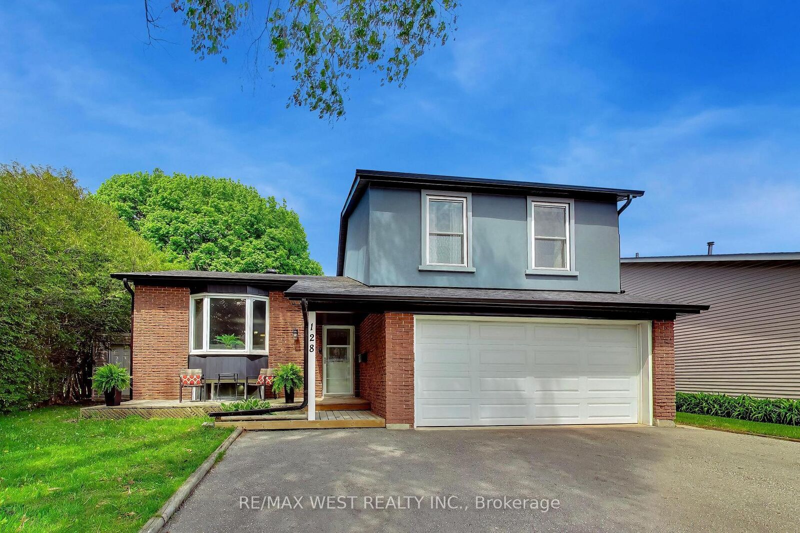 Property Photo:  128 Roser Crescent  ON L1C 3N9 