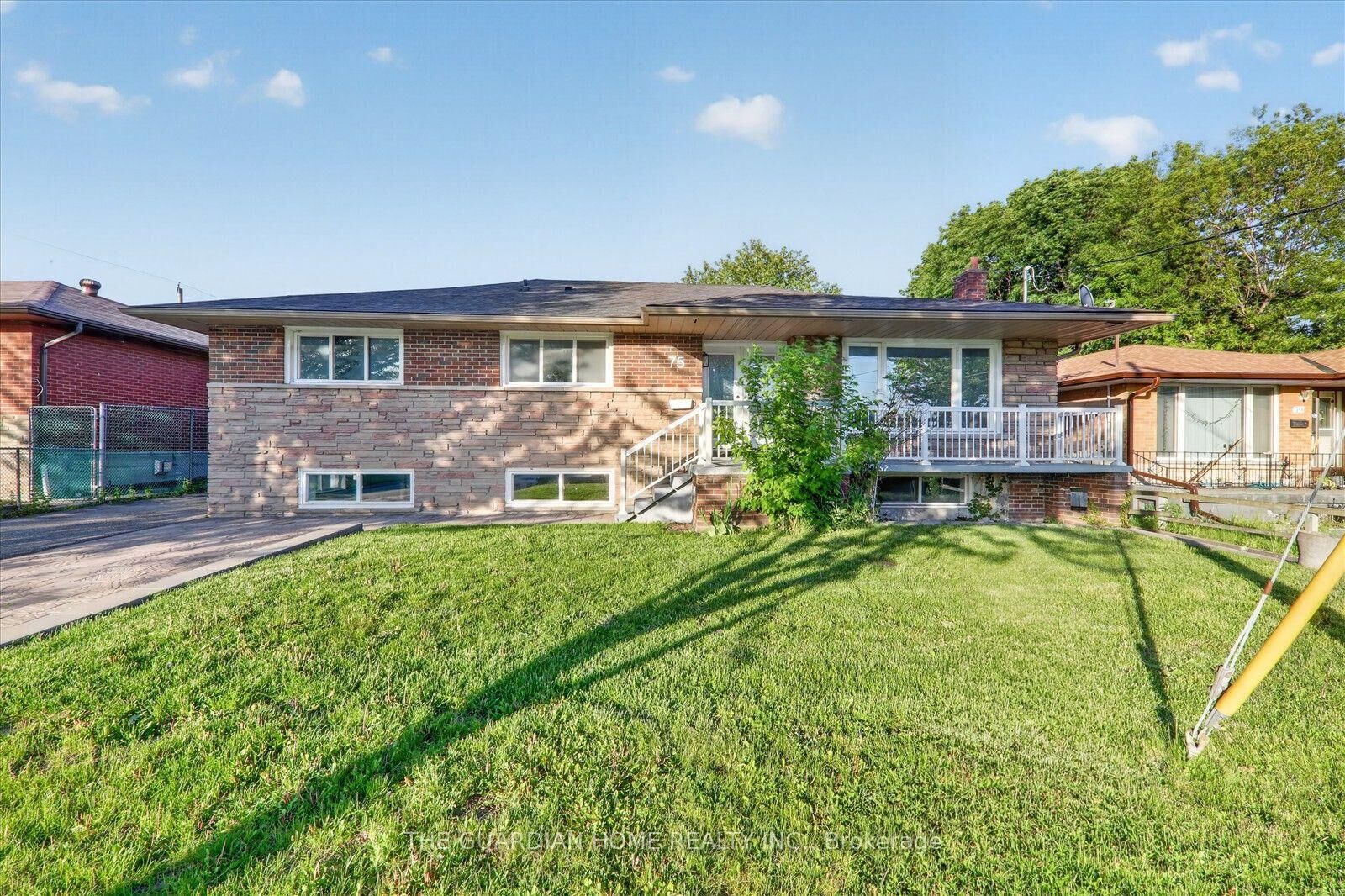 Property Photo:  75 Durham Street Main Fl  ON L1J 5P6 