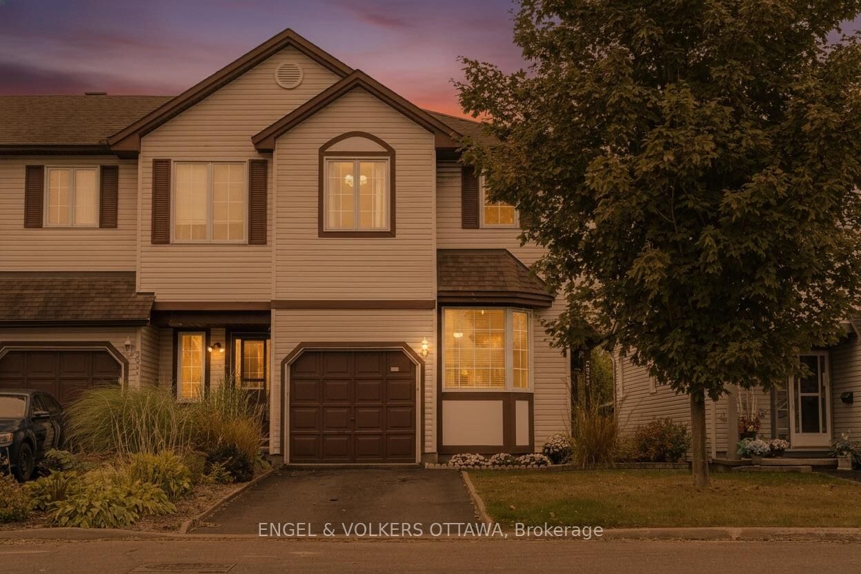 Property Photo:  2032 Avenue P N/A  ON K1G 6G7 