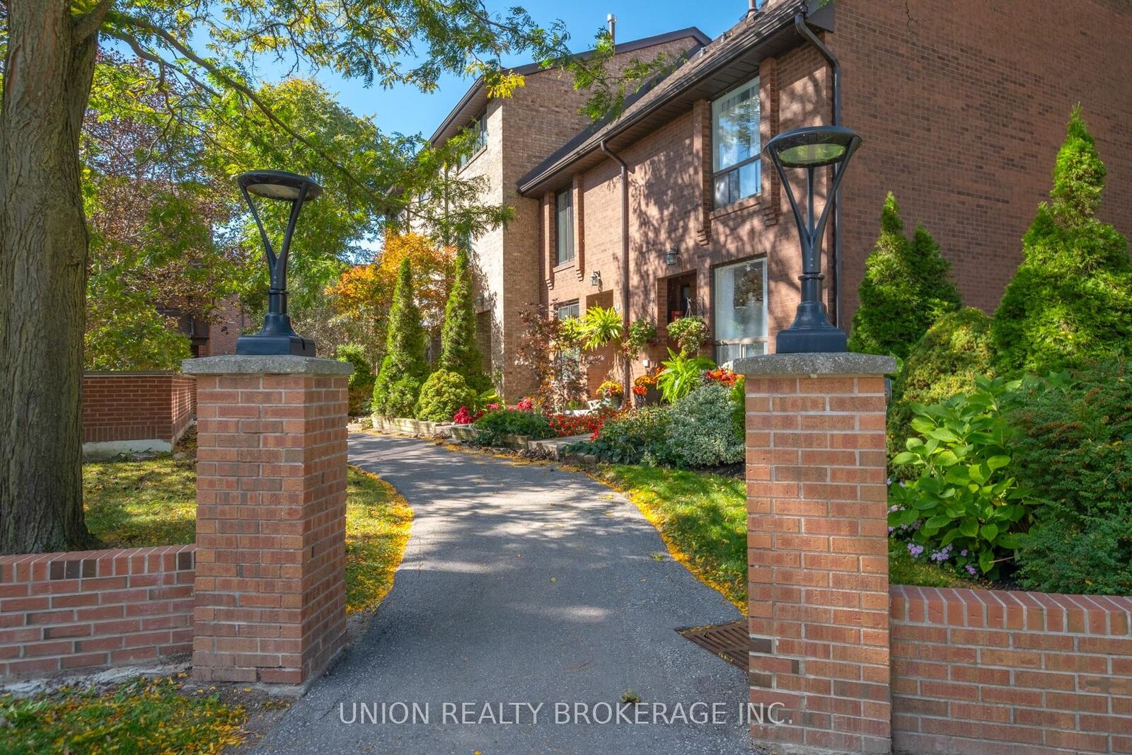 Property Photo:  30 Livingston Road 11  ON M1E 1K6 