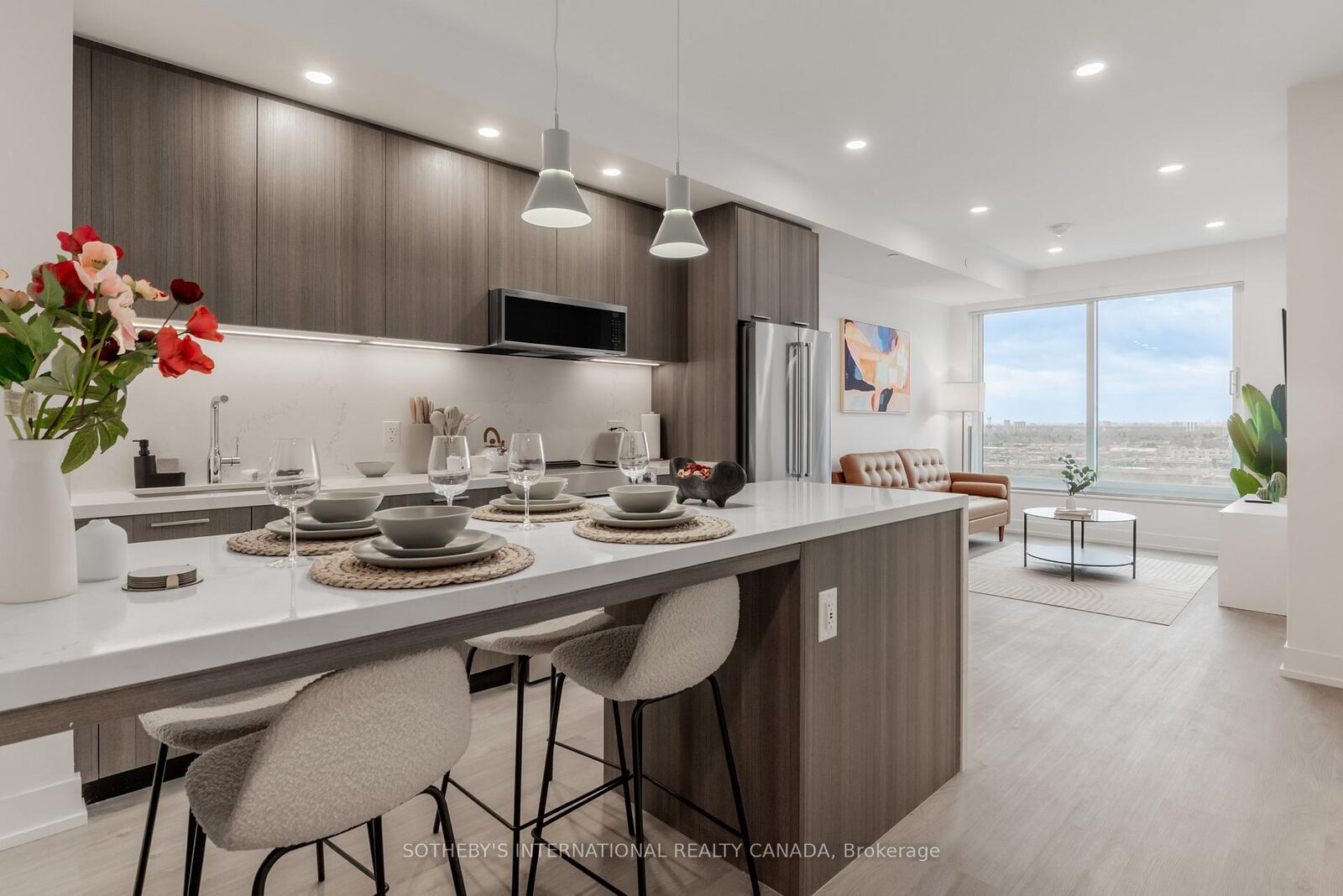 Property Photo:  29 York Garden Way 1706  ON M6A 2V1 