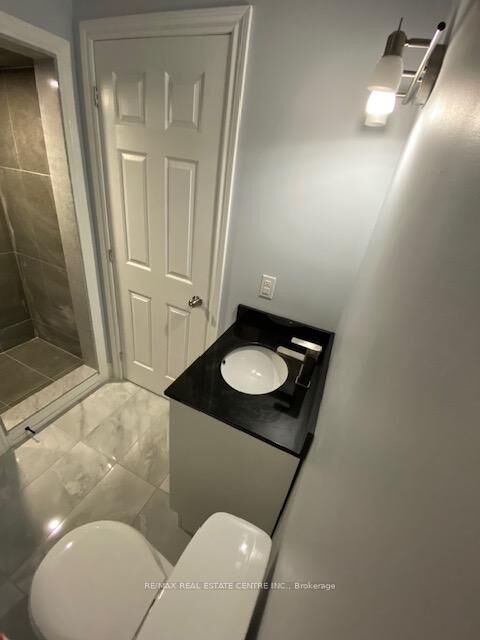 Property Photo:  8 Old Cleeve Crescent  ON L7A 0B5 