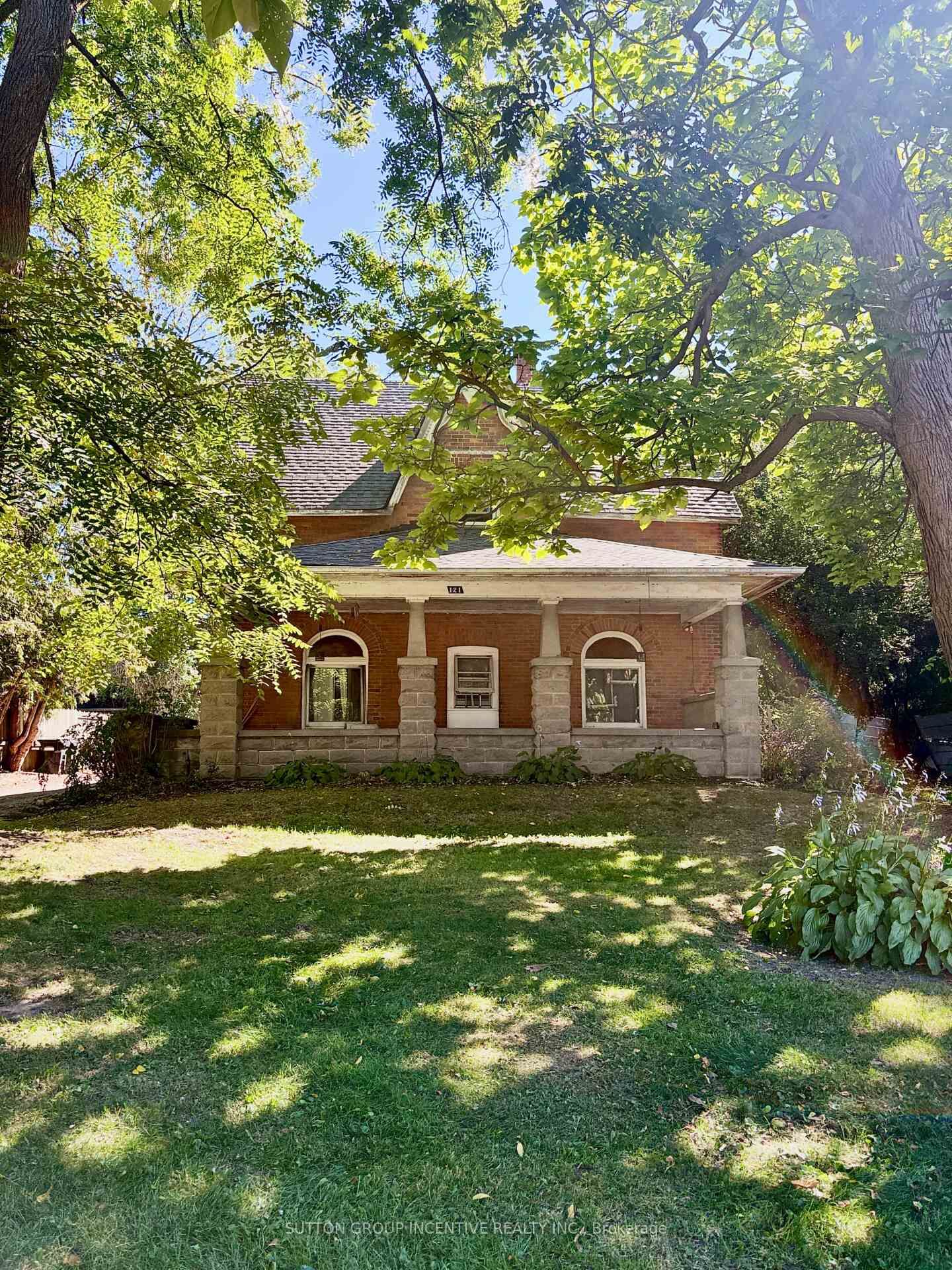 Property Photo:  121 Main Street W #3  ON L0G 1A0 