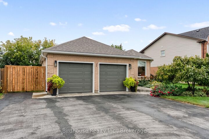 Property Photo:  25 Kirkconnell Road  ON K9V 6E7 