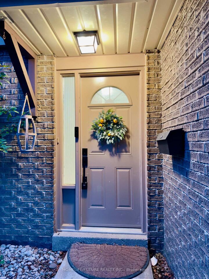 Property Photo:  51 Paulander Drive 51  ON N2M 5E5 