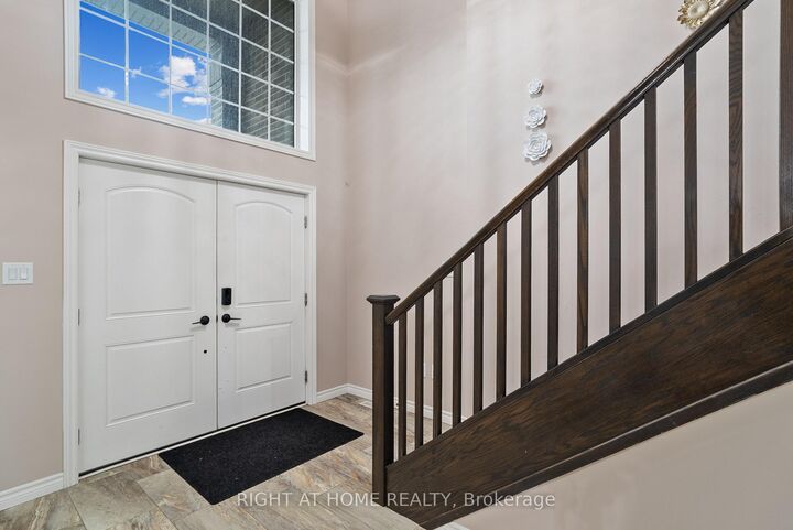Property Photo:  624 Superior Drive  ON N5X 0M2 