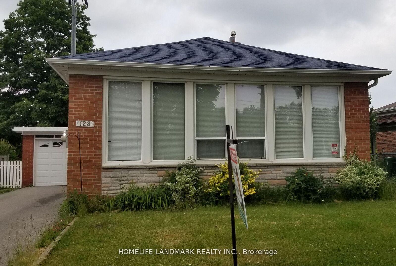Property Photo:  128 Lord Roberts Drive  ON M1K 3W8 