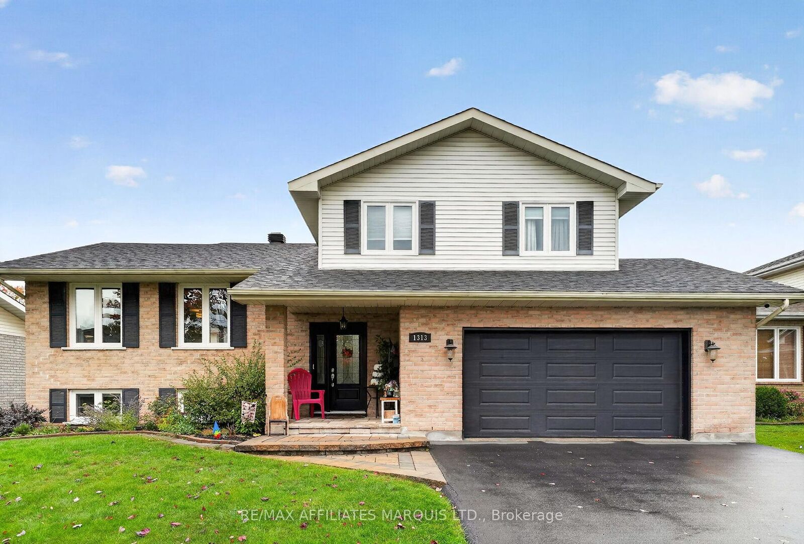 Property Photo:  1313 Stormont Drive  ON K6H 6Y3 