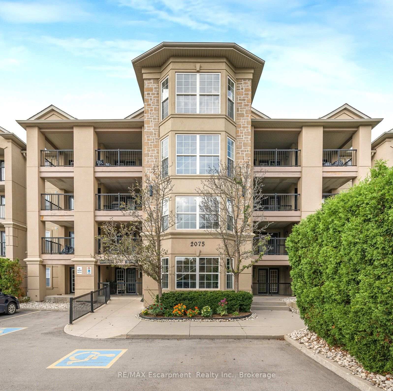 Property Photo:  2075 Appleby Line 102  ON L7L 7H3 