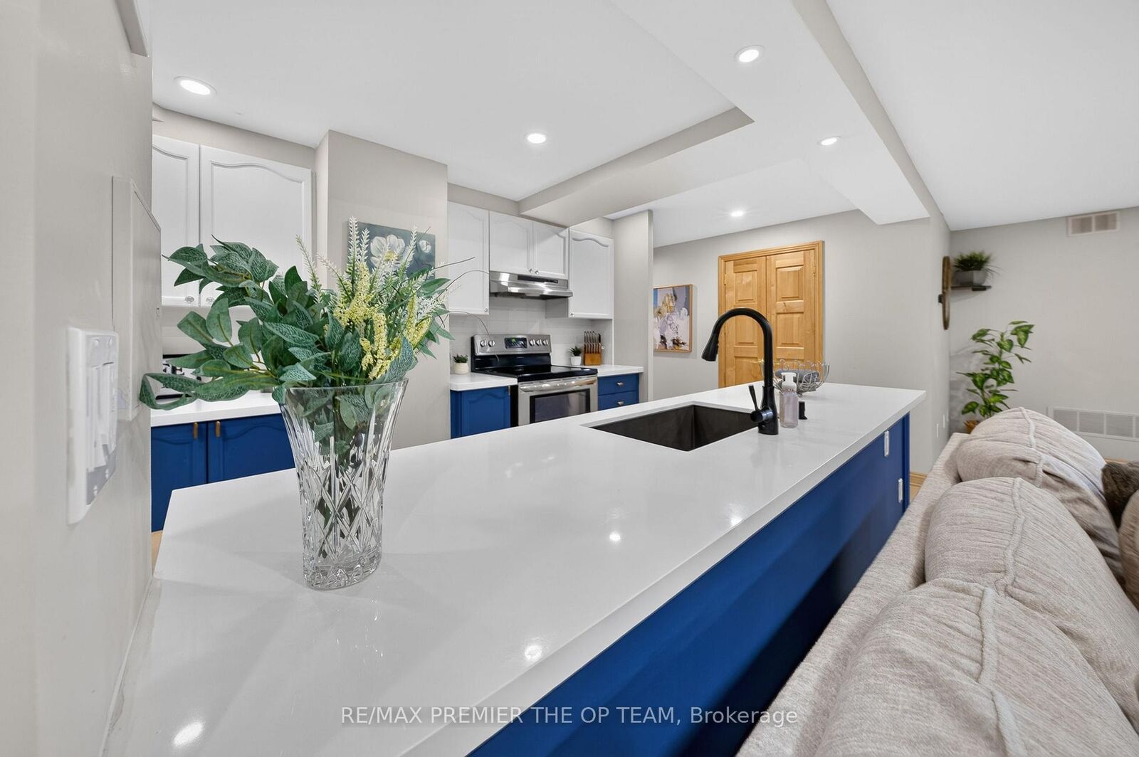 Property Photo:  100 Arbors Lane 404  ON L4L 7G4 