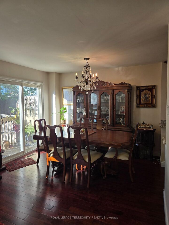 Property Photo:  4635 Regents Terrace  ON L5R 1W9 