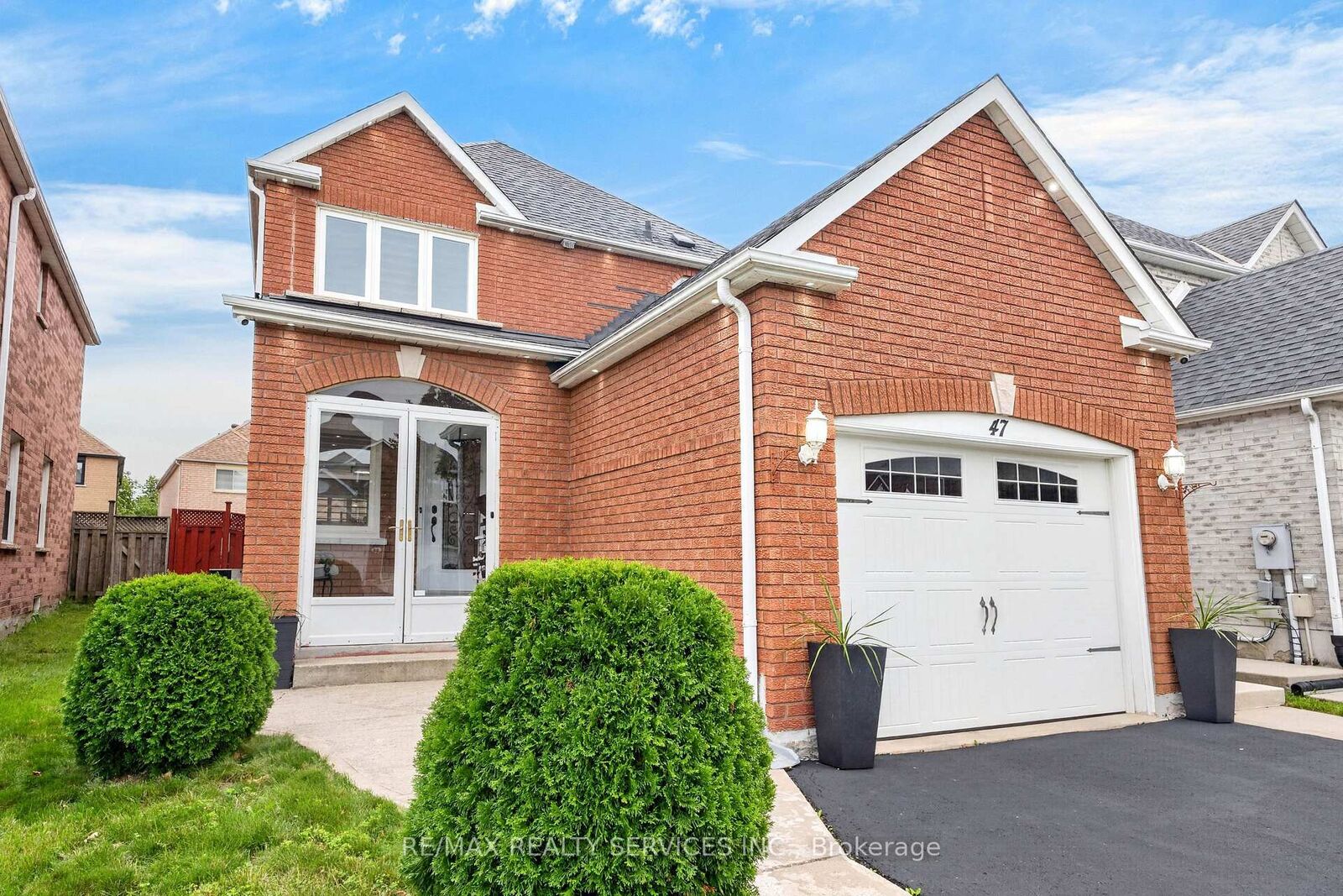 Property Photo:  47 Twisted Oak Street  ON L6R 1S9 