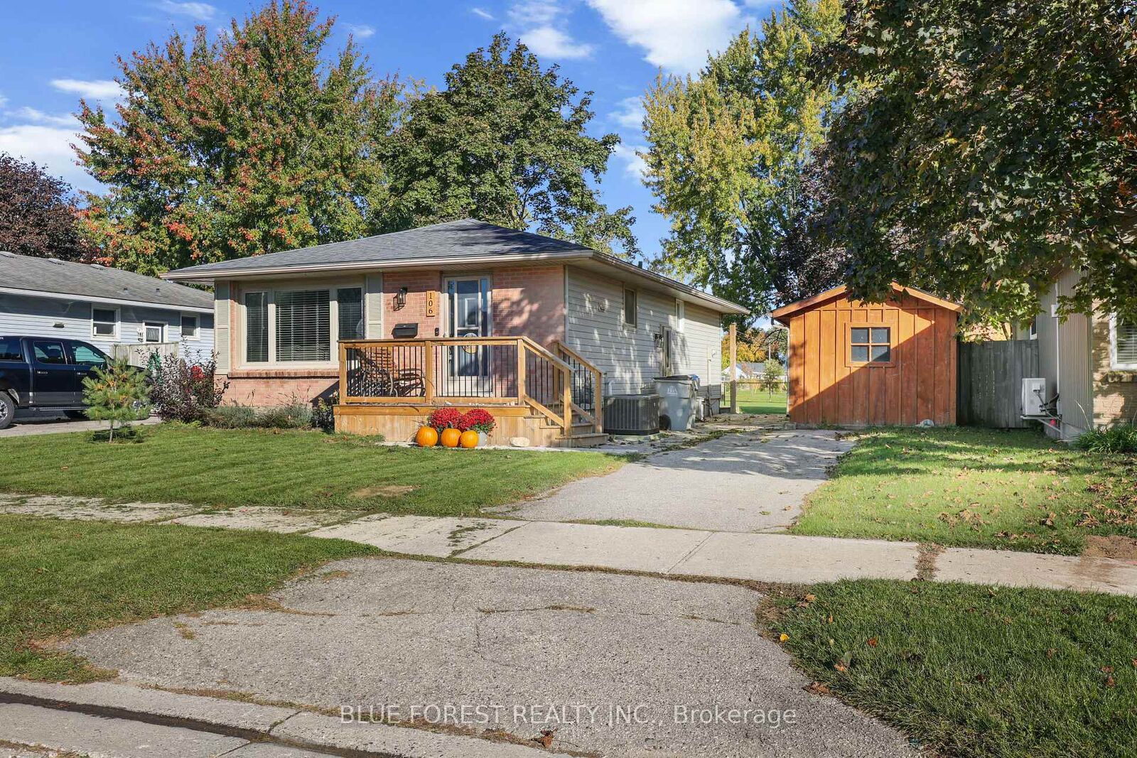 Property Photo:  106 Harold Ct Court  ON N0M 2J0 
