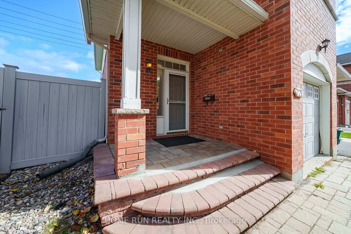 Property Photo:  221 Royal Gala Private  ON K1B 1C7 