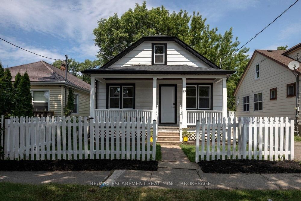 Property Photo: 95 Chetwood Street ON L2S 2A6