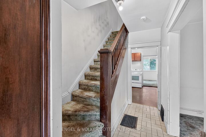 Property Photo:  9 Geneva Street  ON K1Y 3N5 