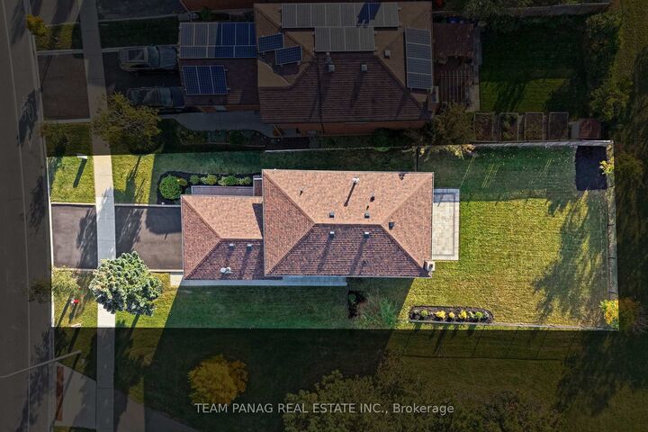 Property Photo:  42 Kingknoll Drive  ON L6Y 3G6 