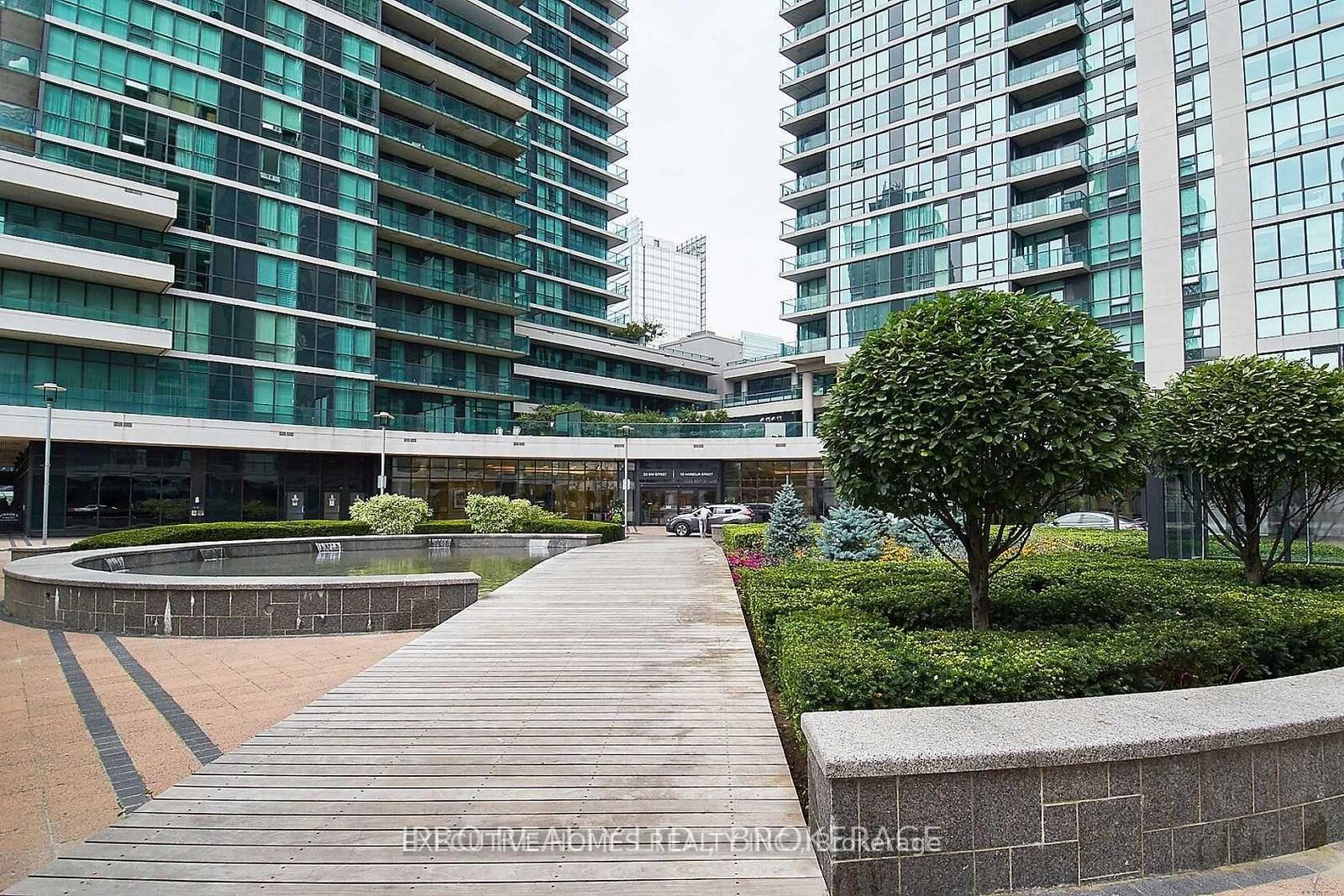 Property Photo:  18 Harbour Street 405  ON M5J 2Z6 