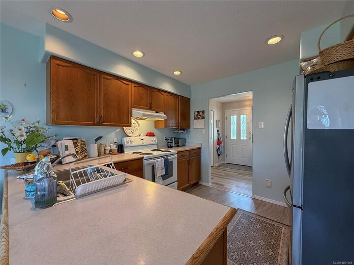 Property Photo:  688 Albatross Cres  BC V9W 6Z9 