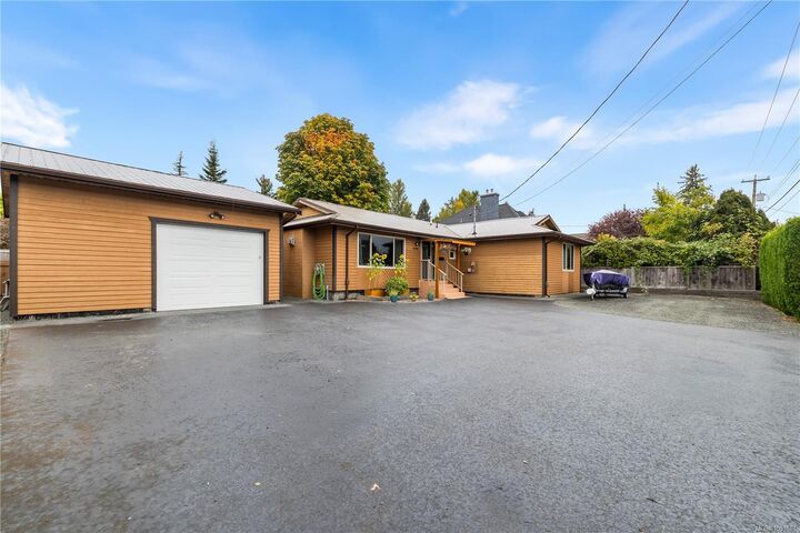 Property Photo: 2170 Alder St S BC V9W 1M6