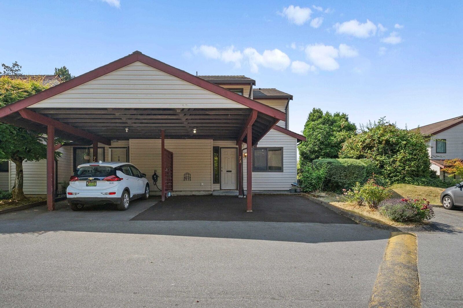 Property Photo: 13880 74 Avenue 75 BC V3W 7E6