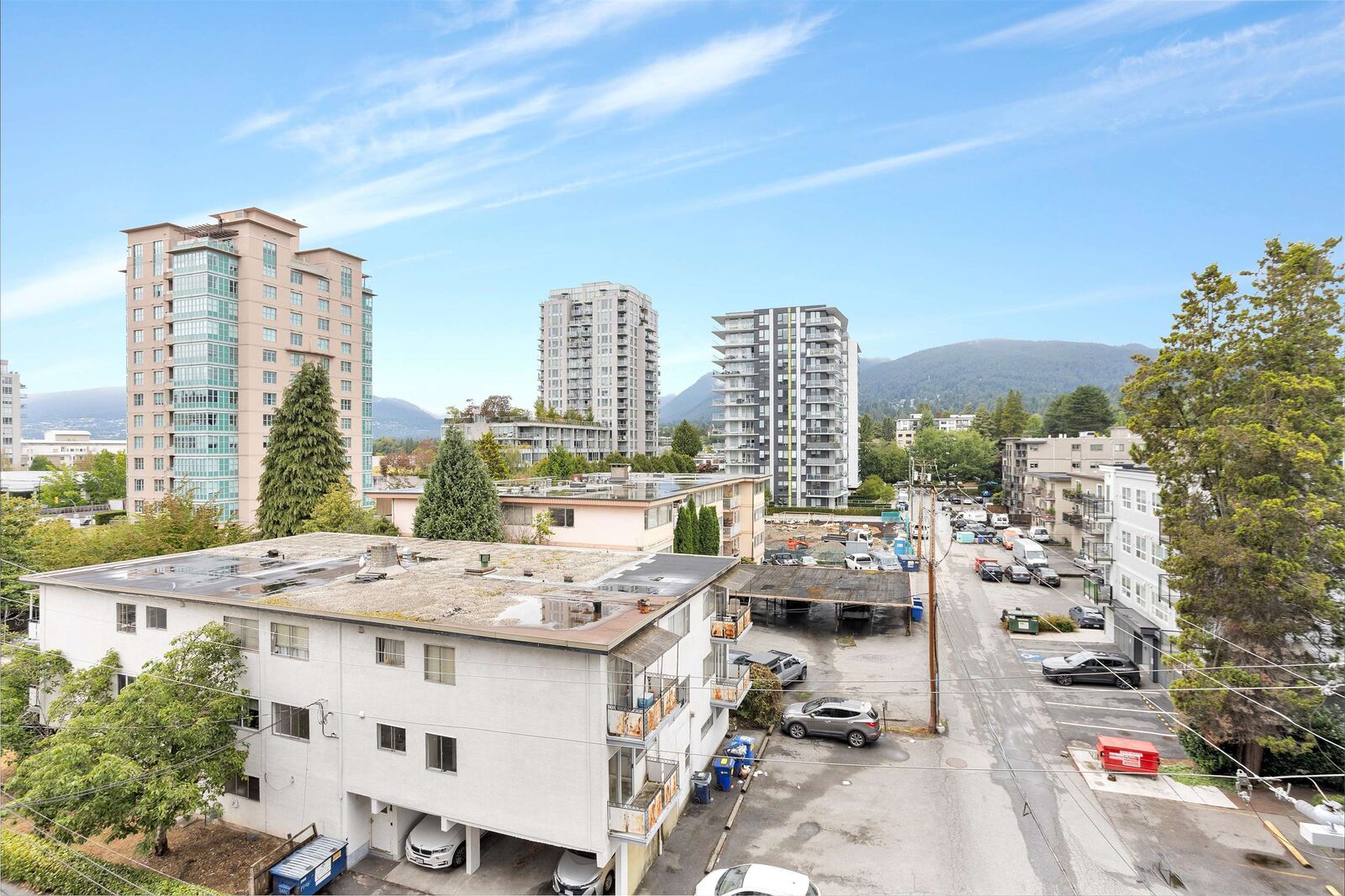 Property Photo: 150 E 15th Street 303 BC V7L 4N9