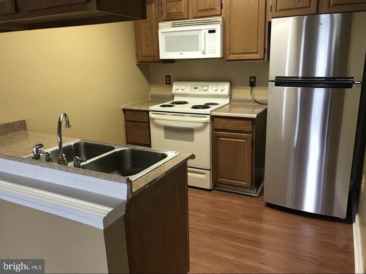 Property Photo: 3807 Salemway Court VA 22192