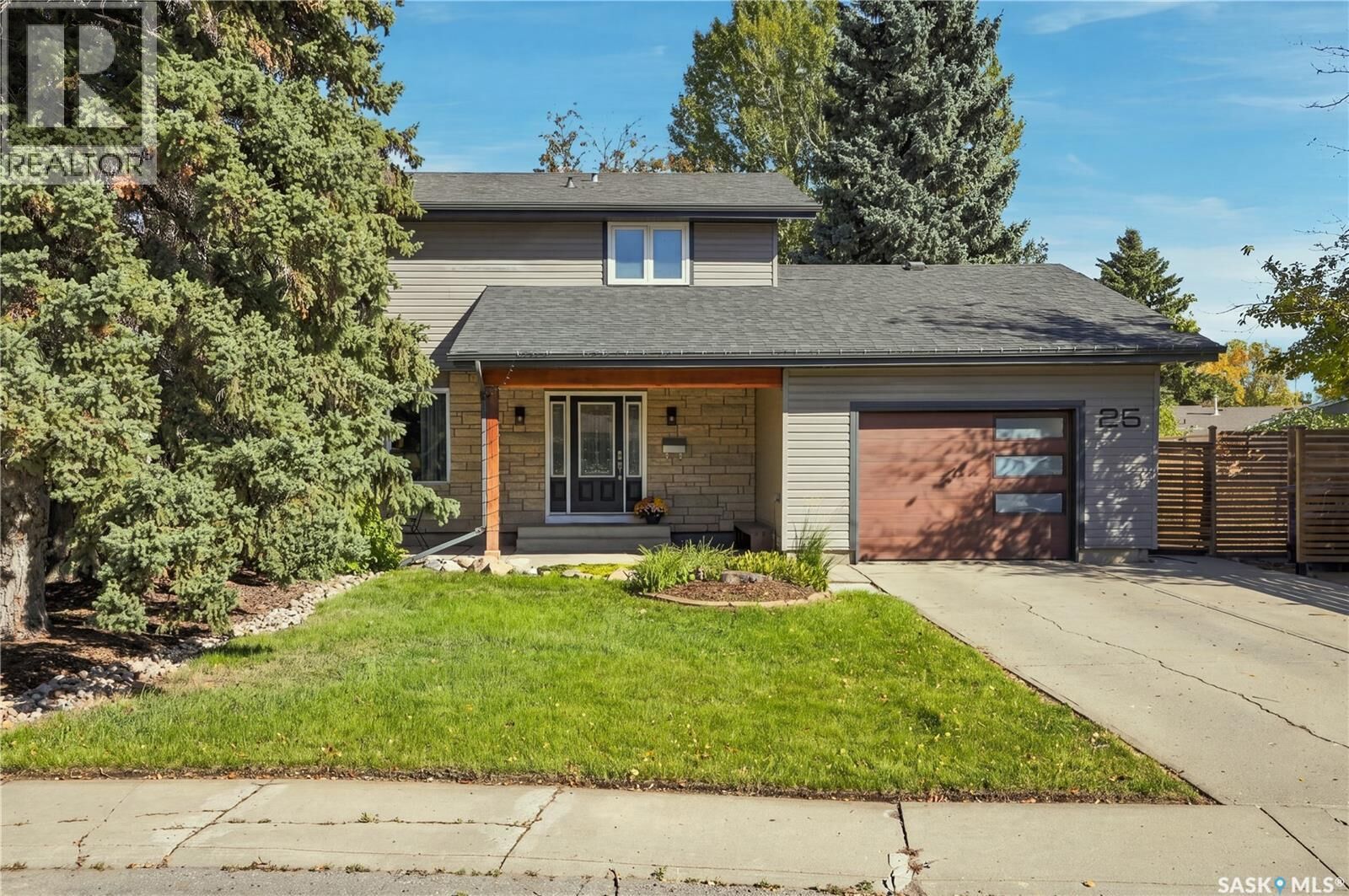 Property Photo:  25 Balsam Place  SK S7N 2K4 