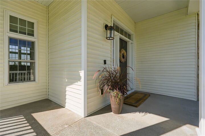 Property Photo:  6413 Milburn NE  IA 52411 