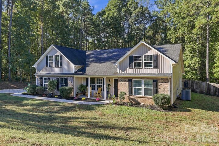 Property Photo: 123 Sherham Way SC 29732