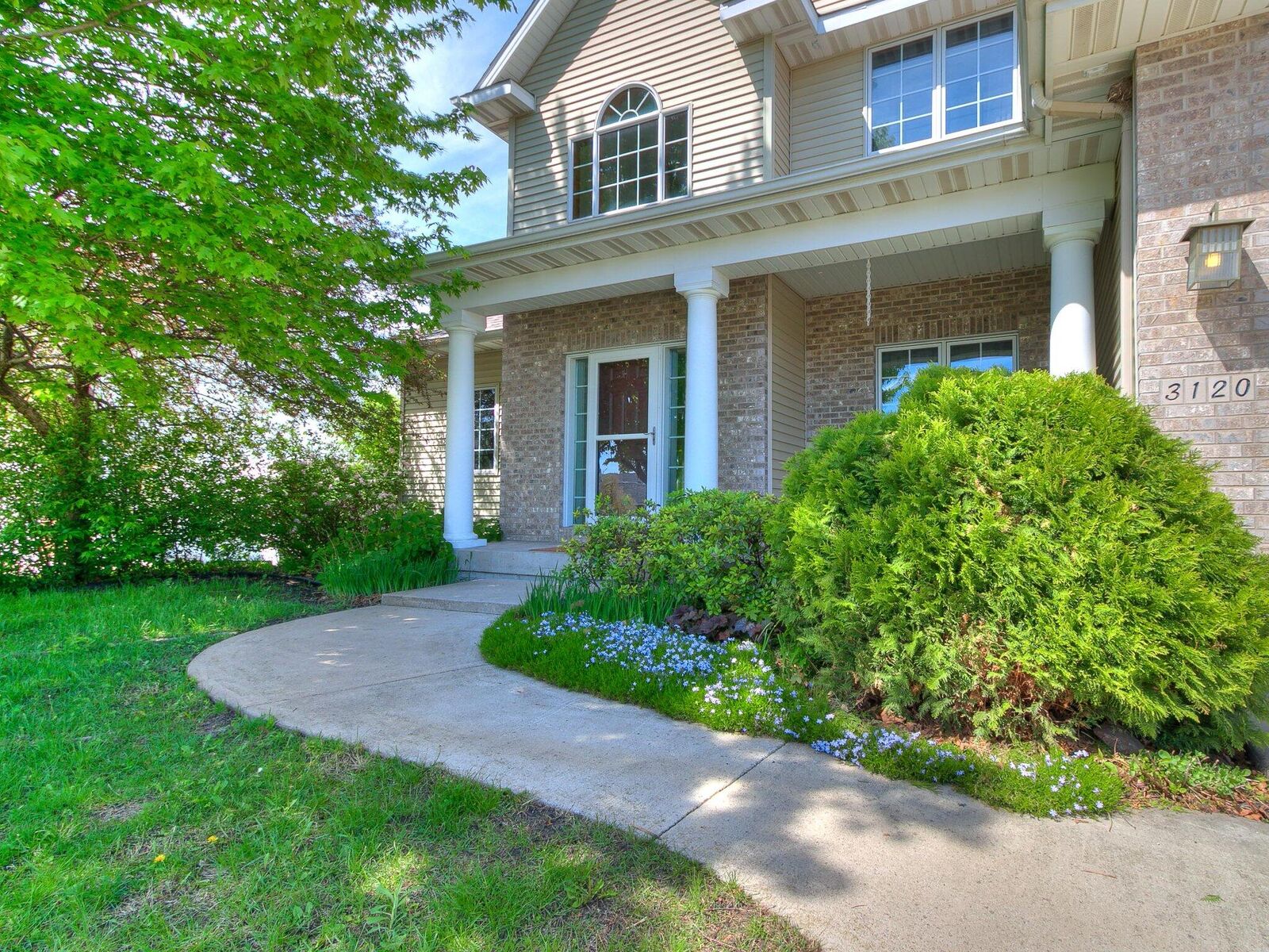 Property Photo: 3120 Roxboro Drive IA 50010