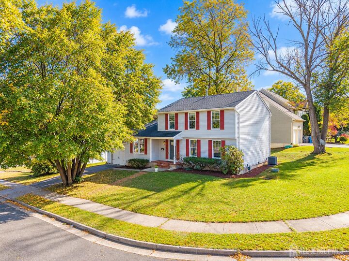 Property Photo:  32 Smith Street  NJ 08840 