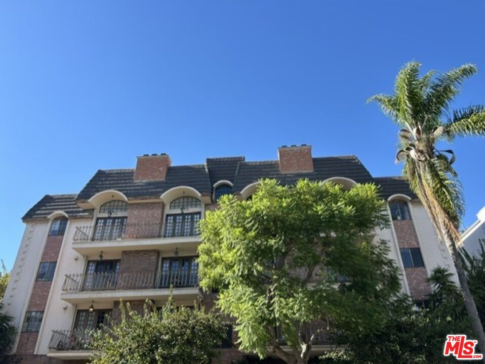Property Photo: 11815 Dorothy St, Unit 1 CA 90049